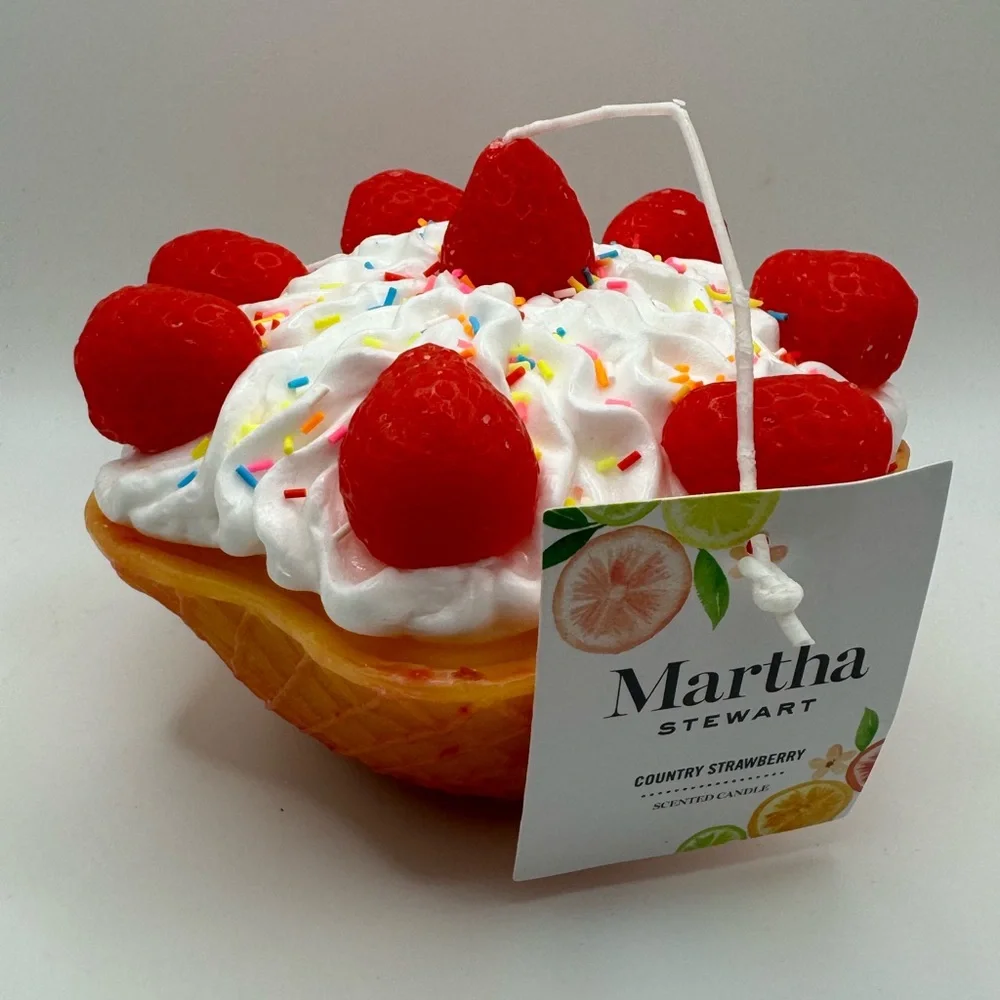 Martha Stewart Strawberry Shortcake Bowl Candle Country Strawberry Scented‎